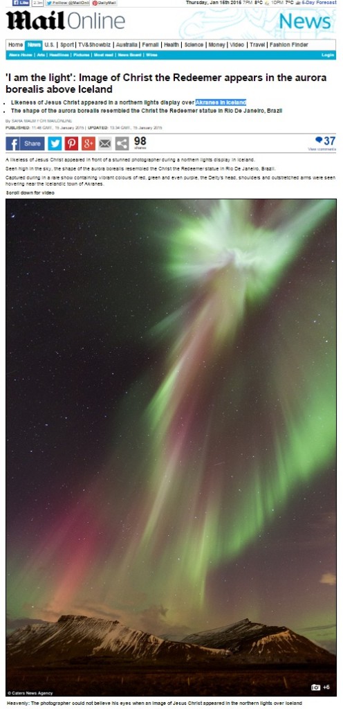 Gesù Cristo "appare" nella aurora boreale nei cieli di Akranes FOTO