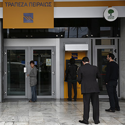Grecia, ansia da voto. Banche, conti prosciugati. Due chiedono aiuto