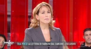 Barbara D'Urso: "Andrò da Fabrizio Corona in carcere, deve pagare da Don Mazzi"