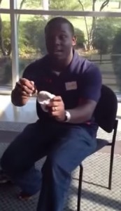 VIDEO YouTube: come mettere il preservativo. Esempio col calzino