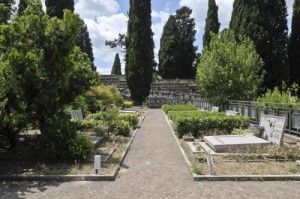 Aci Catena (Catania), ritrovata in un cimitero bara rubata a ottobre