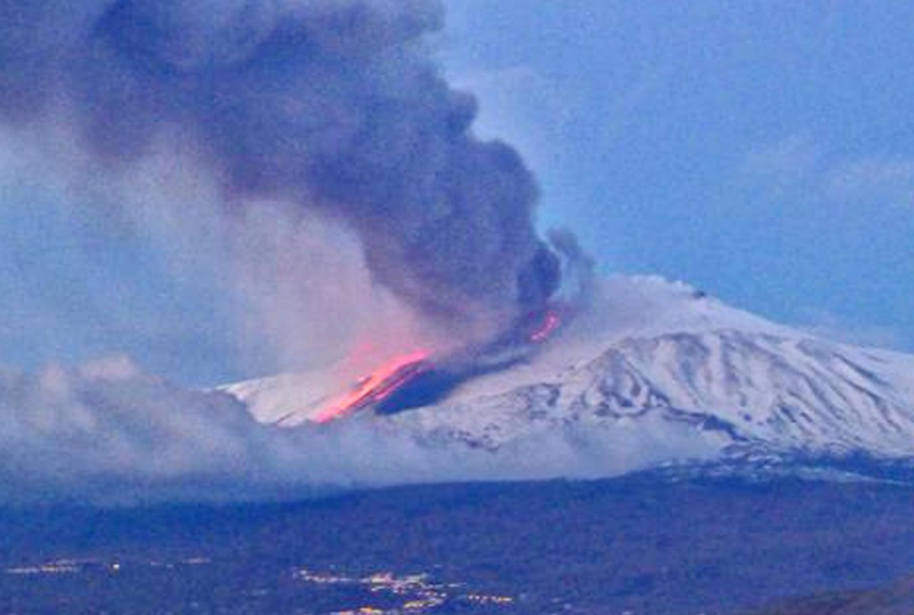 Etna: cenere lavica, chiuso aeroporto Catania