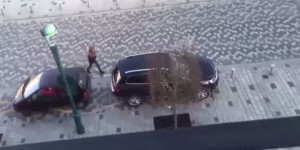 Francia, graffia l'auto con la chiave dopo lite per parcheggio