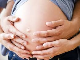 Donna obesa partorisce bimba, ma non sapeva di essere incinta