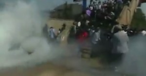 VIDEO YoUTube: Kenya, polizia lancia gas lacrimogeni contro bambini di scuola