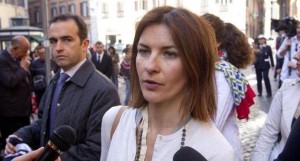Alessandra Moretti insultata al bar: "Imbecille, vai a lavorare"
