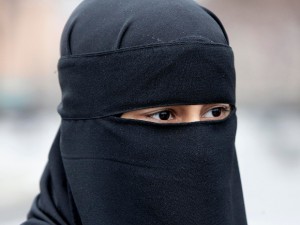 Maria Giulia Sergio girava col niqab per il centro di Treviglio. Ora è in Siria