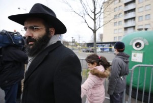 Terrore Parigi, falsi allarmi in sinagoga e a Eurodisney