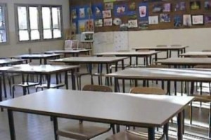 "Picchiava alunni e si faceva dare le merende": arrestata maestra a Parete
