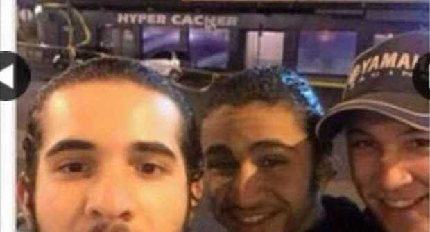 Parigi, selfie pro jihad: in posa davanti all'Hyper Kosher di Coulibaly