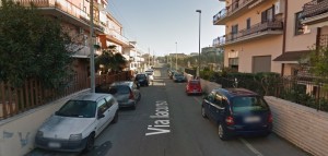 Roma: corpo carbonizzato in auto alla Borghesiana. Probabile omicidio