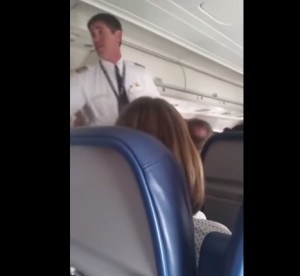 VIDEO YouTube Comandante aereo chiuso fuori da cabina: atterraggio d'emergenza