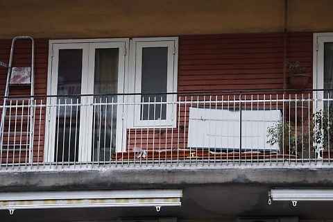 La foto del balcone con presunta bara