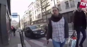 VIDEO YouTube, ebreo cammina per Parigi: insulti e sputi