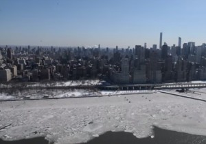 VIDEO YouTube: New York, fiume Hudson ricoperto di ghiaccio