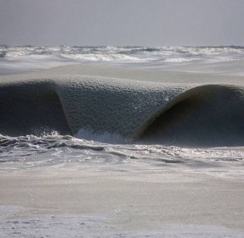 Onda ghiacciata sull'isola di Nantucket: la FOTO di Jonathan Nimerfroh