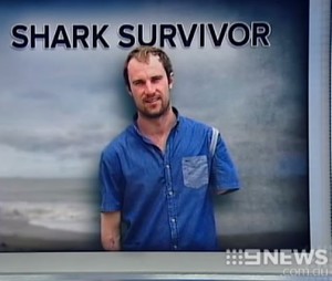 VIDEO YouTube: surfista faccia a faccia con squalo perde braccio e mano