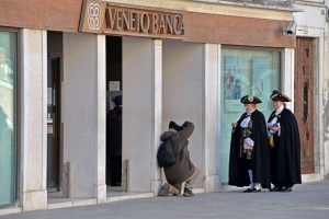Veneto Banca, clienti testimoni: "Costretti a comprare azioni per un credito"