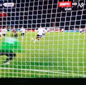 Luca Toni VIDEO gol cucchiaio su rigore in Milan-Verona