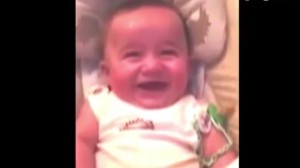 VIDEO YouTube, il bambino che ride come i cattivi dei film