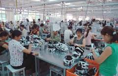 Cina, deludono dati su produzione industriale e vendite al dettaglio