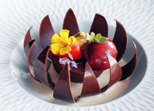 VIDEO YouTube - "Fiore" di cioccolato, il dessert che sboccia nel piatto 