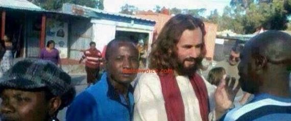 Antonio Boretti sembra Gesù: turista italiano venerato in Zambia FOTO