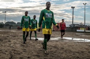 Calabria, calcio vietato ai neri: "Il barcone doveva affondare"