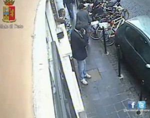 VIDEO YouTube - Roma, ladri di biciclette a Trastevere incastrati da telecamere