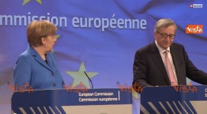 Angela Merkel, metafore alla Bersani: "Come portare civette a Atene" VIDEO