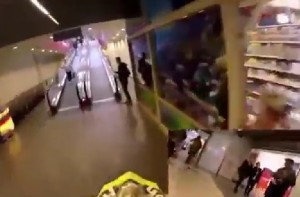 Polonia, entra con moto nel centro commerciale e mette filmato su web