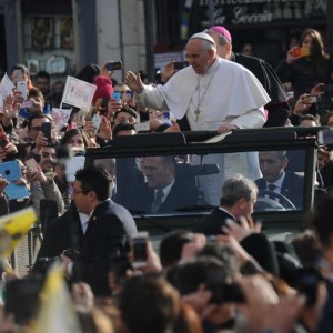 Papa Francesco a Napoli saluta Scampia: "A Maronna v'accumpagne"