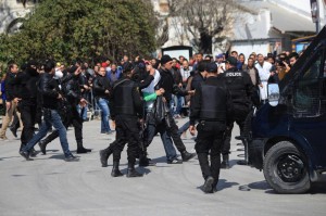 Tunisi, sparatoria museo Bardo. Carolina Bottari, italiana coinvolta: "Ci sono morti" VIDEO