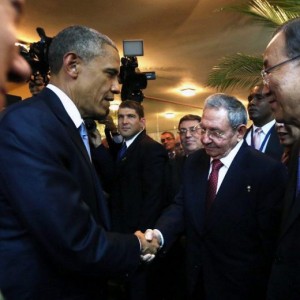 Obama incontra Raul Castro al Vertice delle Americhe: "Occasione storica" FOTO