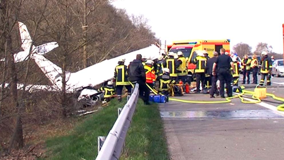 Germania, Cessna si schianta in autostrada: 2 morti