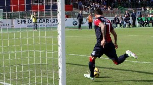 Fiorentina-Cagliari 1-3: highlights-video gol-pagelle. Farias pazzesco