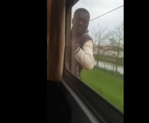 Video YouTube - Immigrato viaggia aggrappato al treno Ciano-Reggio Emilia