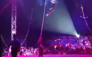 VIDEO YouTube - Tifone travolge circo durante lo spettacolo, spettatori in fuga