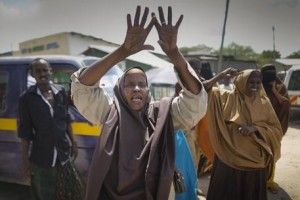Kenya bombarda postazioni Shabab in Somalia: vendetta per strage al campus