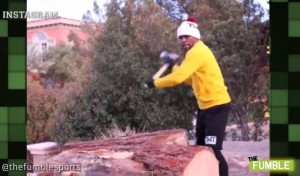 Video YouTube: Floyd Mayweather come Rocky Balboa, si allena tagliando legna