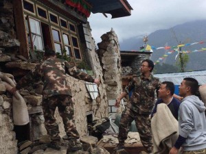 Terremoto Nepal, italiani su Everest: Paura, stiamo bene, ma le nostre famiglie?