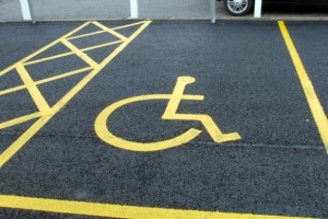 Montebelluna (Treviso): usa il permesso disabili del marito morto da un anno