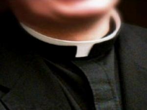 Taranto: orge gay e sesso a pagamento tra sacerdoti, vescovo rimuove parroco 
