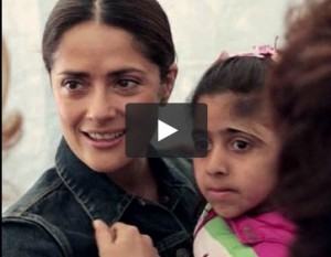 Salma Hayek visita bimbi rifugiati siriani in Libano VIDEO