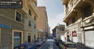 Genova, infarto mentre guida: 57enne si schianta contro le auto in sosta e muore
