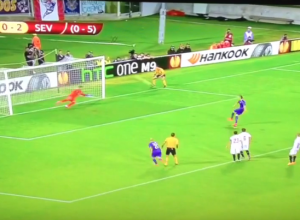 Ilicic video rigore sbagliato in Fiorentina-Siviglia: palla in curva