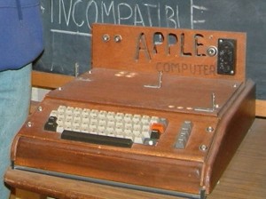 Getta vecchio computer: era Apple I costruito da Jobs, vale 200mila dollari