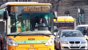 Milano, autobus Atm investe e uccide un uomo tra via Fabio Filzi e via Tonale