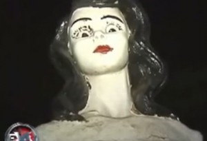 VIDEO YouTube, "Biancaneve maledetta": statua terrorizza visitatori nel parco giochi