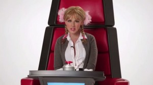 Christina Aguilera imita Britney Spears, Lady Gaga, Shakira, Cher e Miley Cyrus